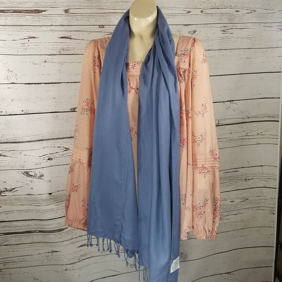 VILLAGER Shawl, Scarf, Wrap with Fringe Soft Blue Made in India - Picture 5 of 6